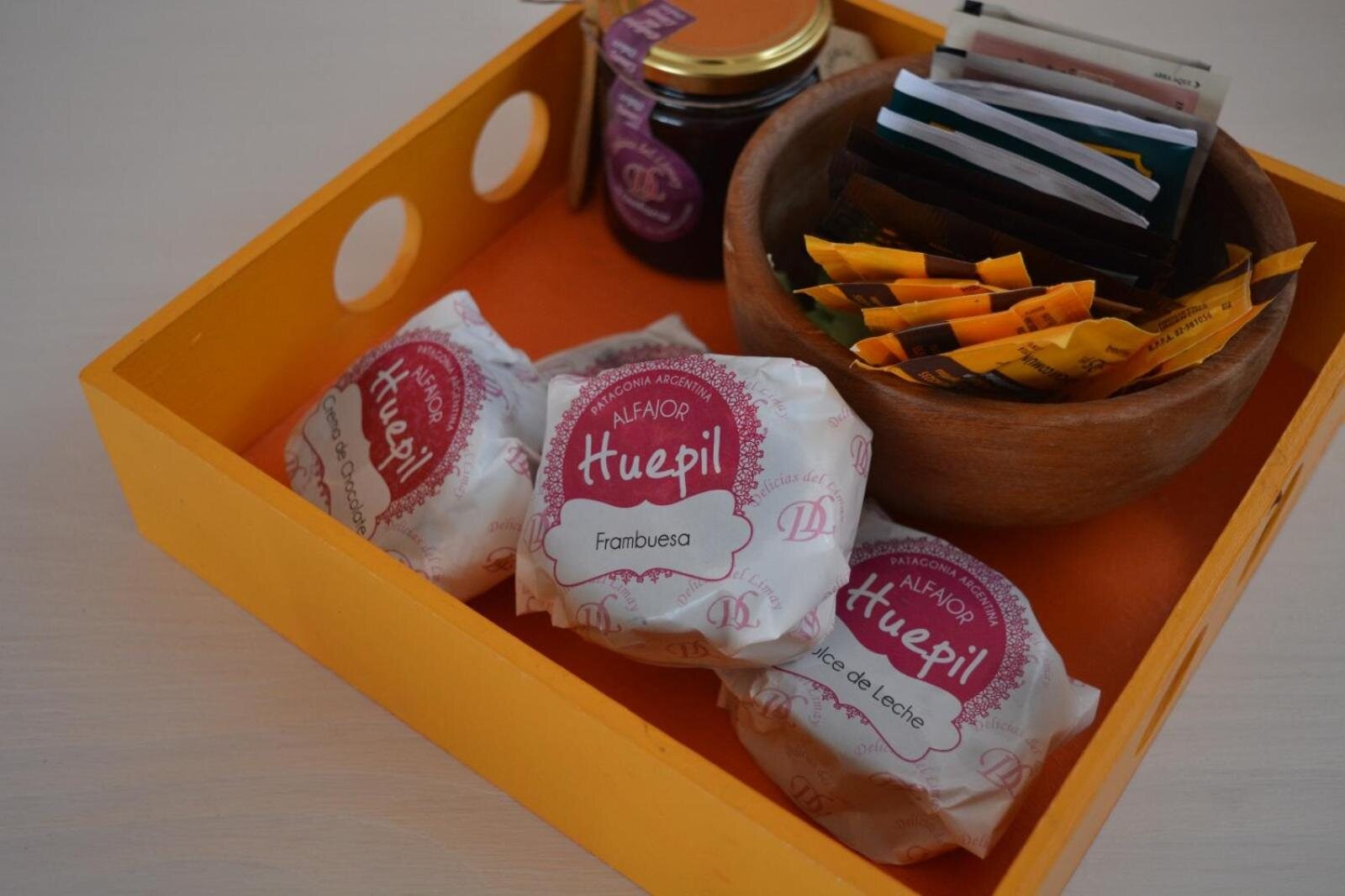 The welcome: alfajores, sweets and teas